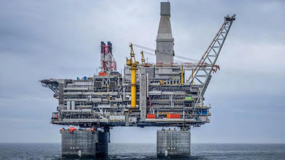 2.8.2 HIBERNIA Εικόνα 2.9: Η πλατφόρμα Berkut GBS (ExxonMobile, διαδίκτυο). Η πλατφόρμα εξόρυξης πετρελαίου Hibernia (Εικόνα 2.10) τέθηκε σε λειτουργία υπό την ExxonMobil Canada τον Νοέμβριο του 1997.