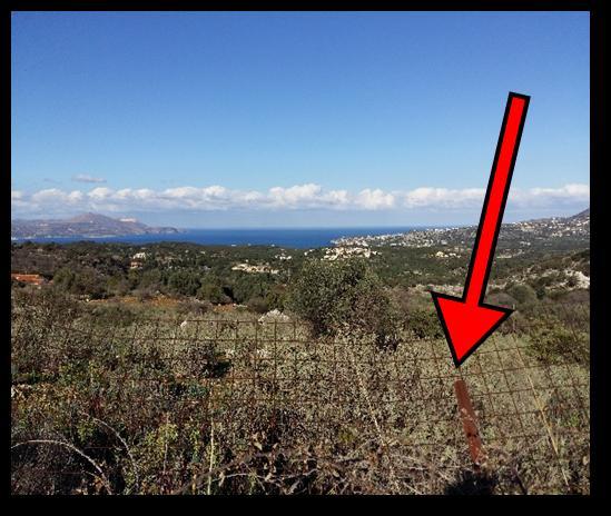 έτσι και το μαγνητικό πεδίο. Λόγω της ωμικής αντίστασης του υπεδάφους, το τρέχον σύστημα αποσυντίθεται και προκαλεί στη συνέχεια ένα δευτεροβάθμιο μαγνητικό πεδίο.