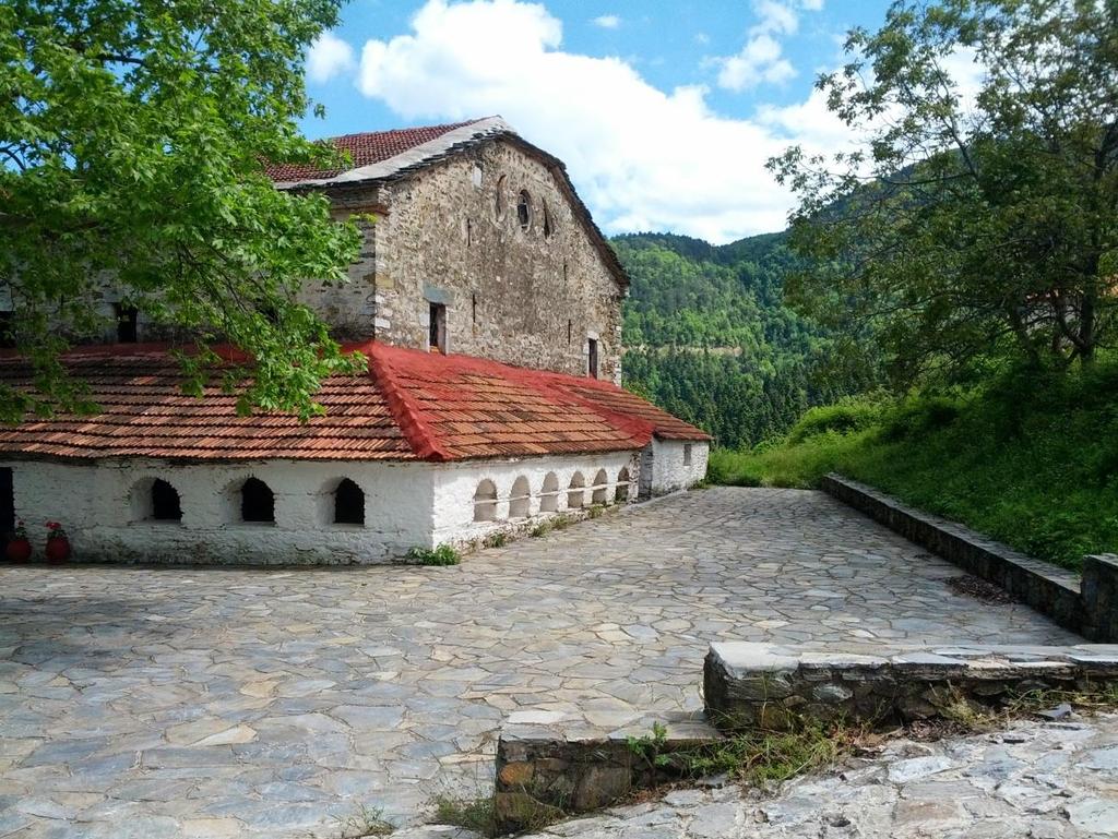 Εικόνα 2: Άποψη της εξωτερικής εμφάνισης του Ι.Ν. Κοιμήσεως της Θεοτόκου 1.