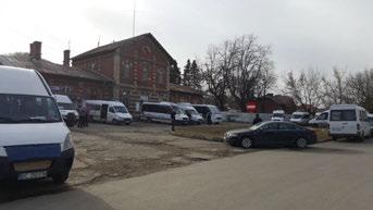 Transportul public regional Intrucat municipiul Moinesti este amplasat geografic pe una dintre putinele legaturi transcarpatice, liniile de transport public regional folosesc municipiul ca nod de