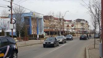 Trecerea pentru pietoni din fata parcului central trebuie desfintata, in conditiile in care la 30 m distanta exista o alta trecere pentru pietoni, semaforizata.