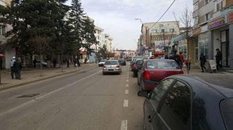 Str. Tudor Vladimirescu, reprezinta cea mai importanta artera rutiera si pietonala a orasului. Pe aceasta strada se regasesc: magazine, banci si alte locuri de interes public.