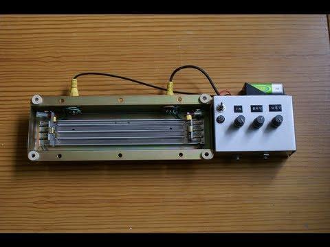 1.4.1 SPRING REVERB Η δημιουργία της συγκεκριμένης συσκευής προέκυψε από ένα ζευγάρι μηχανικών ήχου πειραματίστηκαν κρεμώντας μία σούστα κοντά στην βελόνα του γραμμοφώνου έτσι ώστε να δημιουργήσουν