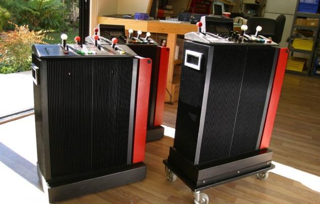 1.4.2 PLATE REVERB Όπως υποδηλώνει το όνομά του το plate reverb αποτελούνταν από μία λεπτή μεταλλική πλάκα η οποία μπορούσε να φτάσει σε μέγεθος ένα τετραγωνικό μέτρο ή και περισσότερο.