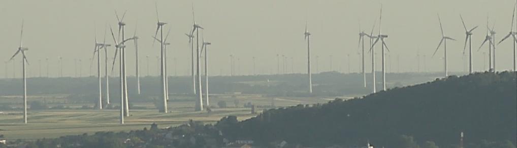 8. Energia, palivá Výkon solárnych článkov je asi 140 W/m 2. Účinnosť amorfných článkov je okolo 10 %, polykryštalických do 15 % a najdrahších monokryštalických do 20 %.