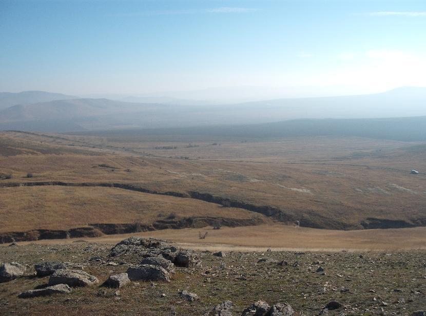 Teritoriul analizat in suprafata de 44,66 ha are folosinta actuala de teren neproductiv, este marginit la nord si sud de exploatari de cariera existente, iar la est si vest de terenuri agricole,