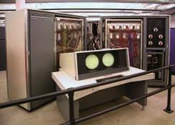 q VZPON IN PADEC CRAY Prezgodaj preminuli oče superračunalnikov Seymour Cray v računalniškem svetu velja za očeta superračunalnikov, saj je bil arhitekt te vrste računalnikov, ki so v 70. in 80.