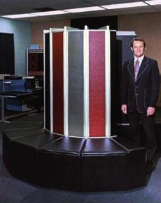 CRAY VZPON IN PADEC q Uspeh superračunalnika Cray- 1 je odmeval po svetu, podjetje pa je prvega prodalo v Evropo leta 1977 kupil ga je Evropski center za napovedovanje vremena.