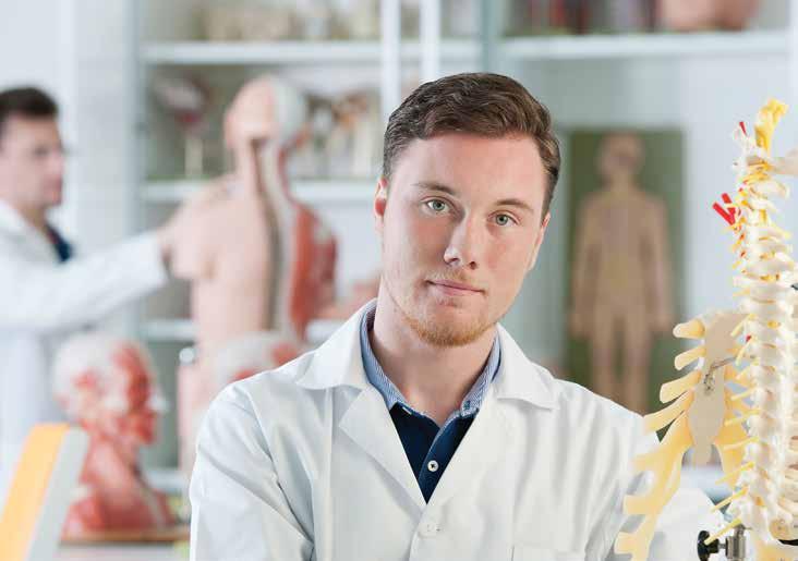 Doctor of Medicine, MD (6 ΧΡΟΝΙΑ) ΠΡOΓΡΑΜΜΑ ΣΠΟΥΔΩΝ - ΤΑΧΕΙΑ ΕΙΣΑΓΩΓΗ ΣΤΟ ΚΛΙΝΙΚΟ ΠΕΡΙΒΑΛΛΟΝ Το πρόγραμμα έχει διάρκεια 6 χρόνων και η γλώσσα διδασκαλίας είναι η αγγλική.