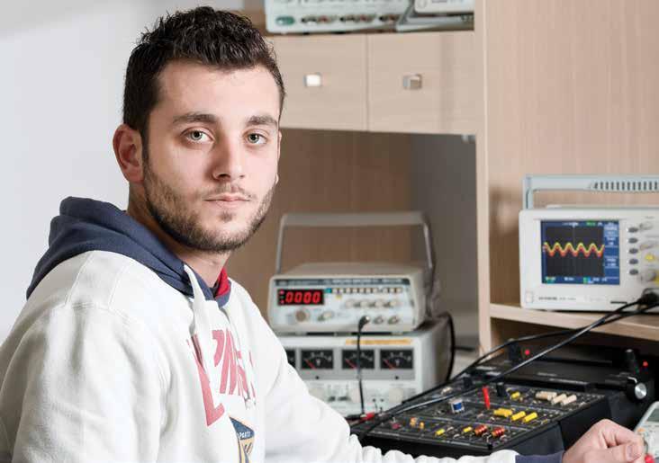 Ηλεκτρολογική και Ηλεκτρονική Μηχανική (Electrical and Electronic Engineering) (4 ΧΡΟΝΙΑ, ΠΤΥΧΙΟ) Μέσα από ένα συνδυασμό μαθημάτων και από τους δύο τομείς, το πτυχίο Ηλεκτρολογική και Ηλεκτρονική