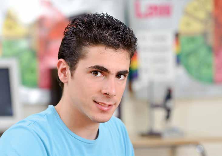Μηχανική Ηλεκτρονικών Υπολογιστών (Computer Engineering) Δίκτυα Υπολογιστών - Τηλεπικοινωνίες (4 ΧΡΟΝΙΑ, ΠΤΥΧΙΟ) Το πρόγραμμα Μηχανική Ηλεκτρονικών Υπολογιστών παρέχει στους φοιτητές τις αναγκαίες