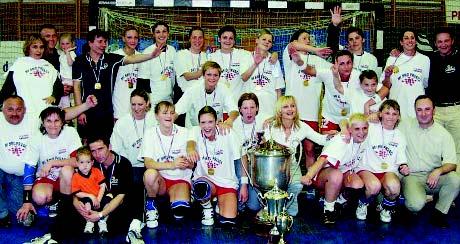 Sport Finalne utakmice doigravanja Hrvatskog rukometnog prvenstva Podravkaπicama jedanaesti uzastopni naslov prvakinja Piπe: Boris Fabijanec Snimio: Nikola Wolf Nakon dvije odigrane finalne utakmice