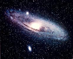 Andromedina galaksija, M31 najsvetlejša in največja galaksija severnega neba spiralno galaksijo v ozvezdju Andromede je poznal že perzijski astronom Al Sufi v 10. stol.
