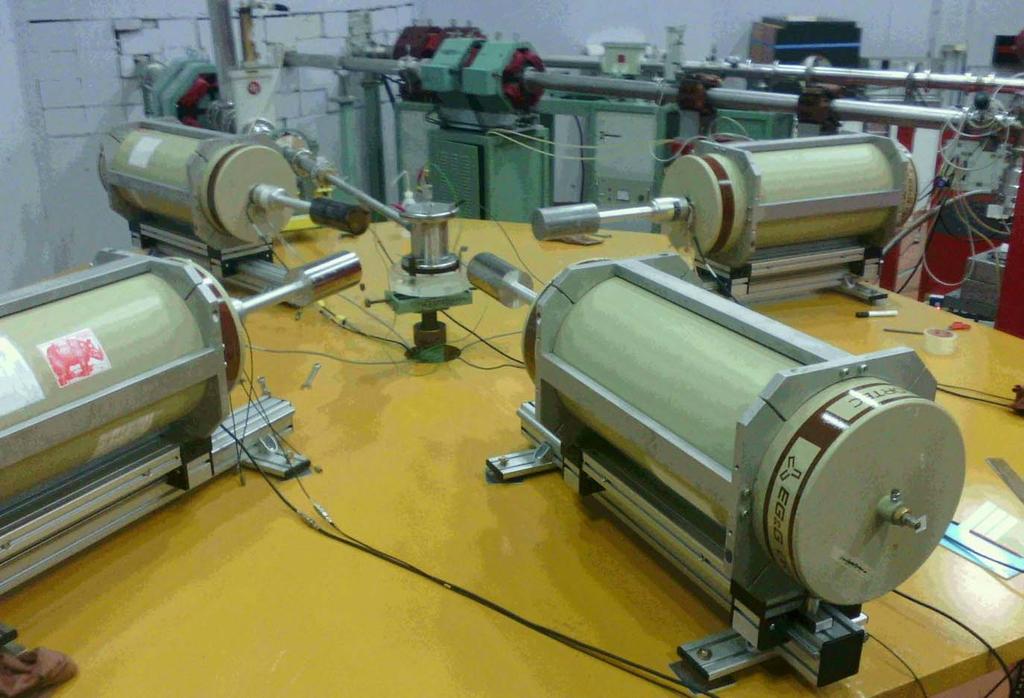 Συστοιχία ανιχνευτών HPGe (100% και 80%) σε γωνιομετρική τράπεζα υψηλής ακρίβειας για μετρήσεις