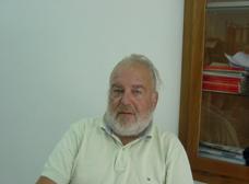 Κώστας Ροκονίδας, εκπαιδευτικός, συμμετέχει στο ψηφοδέλτιο Κυκλάδων του ΚΚΕ. Μανώλης Ισιγώνης, αρχιτέκτονας, συμμετέχει στο ψηφοδέλτιο του ΣΥΡΙΖΑ.