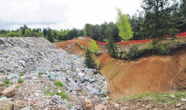Če bo treba, bomo pripravili lokalni referendum. Nujno pa bo ločevati odpadke doma, saj bomo morali od 1. januarja 2010 ločevati biološke odpadke." S.