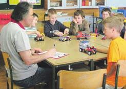 TOREK_19. 05. 2009 05 MLADI KONSTRUKTORJI Državnega tekmovanja v konstruktorstvu na OŠ Franceta Prešerna Kranj se je udeležilo več kot 70 gorenjskih učencev.