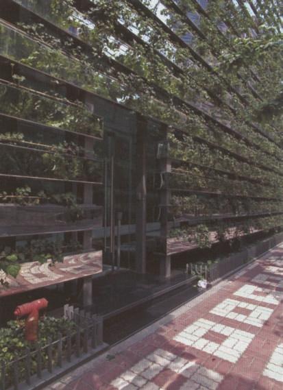 Велики бамбусов зид Fig. 14. Great Bamboo Wall There is a growing interest in materials, all around the world, particularly shown through research potential of new and old material.