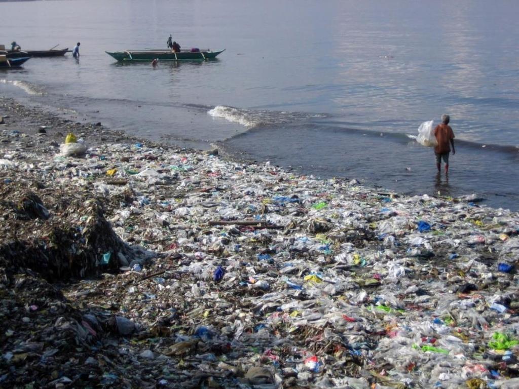 Οι τρεις μεγάλες εκρήξεις 2/3 Μόλυνση Έχουν προκληθεί μη αναστρέψιμες βλάβες στο πλανήτη τουλάχιστον με την σημερινή τεχνολογία- Το 2050 η μάζα από τα πλαστικά απορρίμματα στις θάλασσες, θα είναι