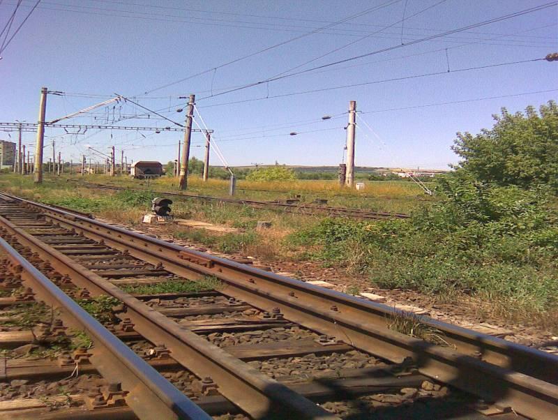 unde s-a format o piaţetă de adunare a apelor, urmare a confluenţelor văilor Eliseni, Archita şi Saschiz (Scroafa) cu Târnava Mare.