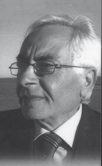 Wara li attenda korsijiet fix-xandir f Hatch End, Middlesex, u l-bbc, matul is-snin 1963-71 Renato Agius Muscat a sehem fl-oqsma tax-xandir, kemm tarradju kif ukoll tat-televiωjoni.