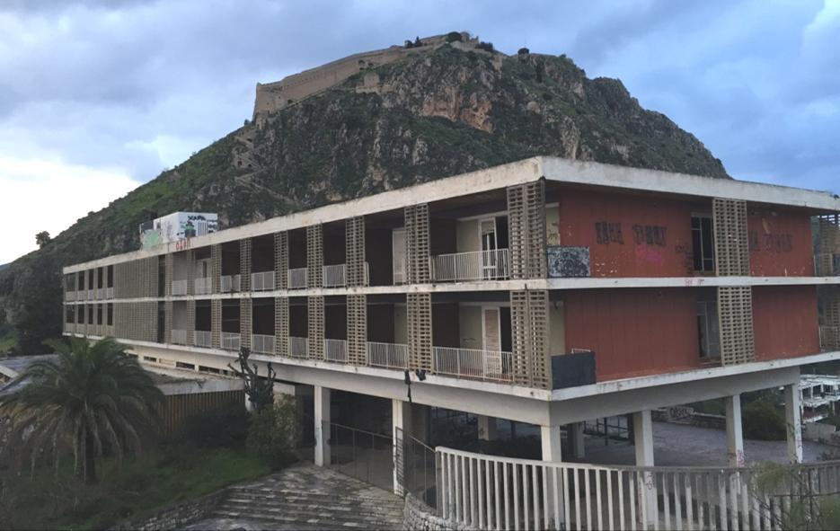 Περιπτώσεις κτιρίων με οριζόντια μη κανονικότητα Κτίρια με μεγάλο μήκος σε σχέση με το πλάτος τους.