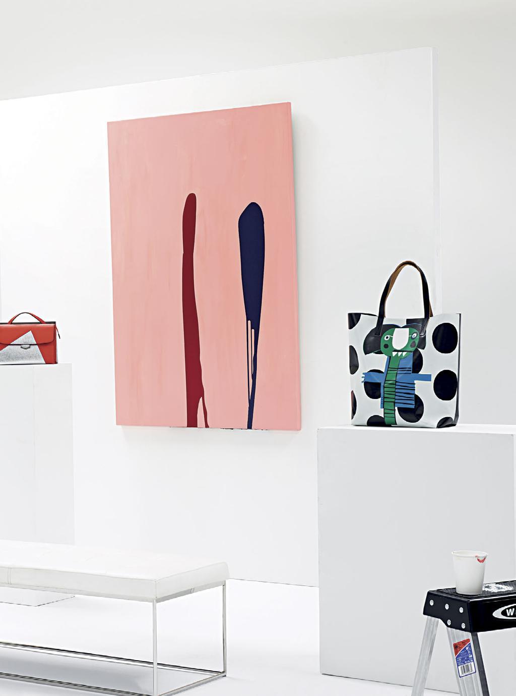 STYLE ΑΞΕΣΟΥΑΡ απο αριστερα: δέρμάτινη ΤσάνΤά fendi, μοντέλο demi Jour, Fendi.com.
