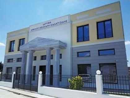 Αγαπεηοί ζσλάδειθοη Ο Οδνληηαηξηθόο Σύιινγνο Γξάκαο ζαο πξνζθαιεί ζην ζεκηλάξην πνπ δηνξγαλώλεη κε ελδηαθέξνληα ζέκαηα πξνζζεηηθήο, πνπ ζα παξνπζηάζνπλ εθιεθηνί θαζεγεηέο ηεο Οδνληηαηξηθήο Σρνιήο ηνπ