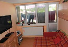 okná, 2x pivnica, loggia, záhrada, pivnica 90m2 42,500 eur Domy a pozemky na predaj: Kontakt Zuzana Dmitriyev na tel. 0918.284.743 Masterreal s.r.o. sídlo: Moyzesova 660/6, 957 01 Banovce nad Bebravou Centrum - 2 iz prerobený na 3 iz.