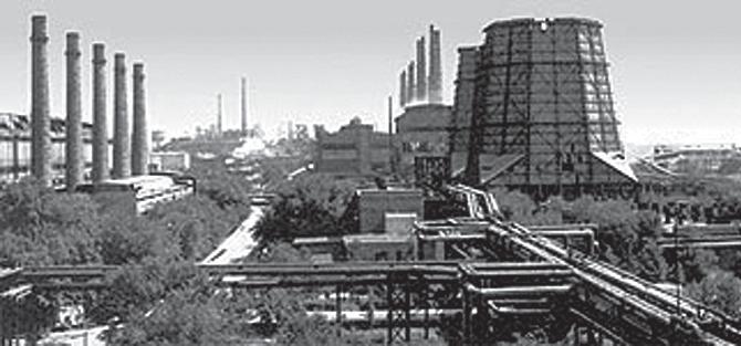 Ekstreme të motit si shirat e rrëmbyshëm, përmbytjet dhe ciklone shkatërrues si ai Katrina, që rrënoi Nju Orlins në gusht 2005, rrezikojnë shëndetin dhe shkatërrojnë pronat e mjetet e jetesës.