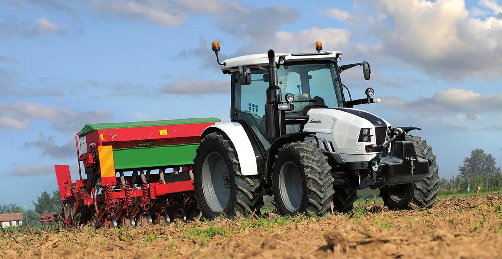 Ο νέος κινητήρας FARMotion με τον οποίο εξοπλίζεται έχει σχεδιαστεί ειδικά για γεωργική χρήση, γι αυτό έπρεπε να είναι συμπαγής, αξιόπιστος και με ελάχιστες απαιτήσεις συντήρησης.