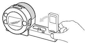 Aparatul Sony Ericsson Phone începe să redea muzică în mod automat. Puteţi folosi aparatul Sony Ericsson Phone conectat la acest aparat sau prin intermediul butoanelor aparatului Sony Ericsson Phone.