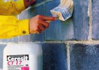 Astfel, se evit` uscarea prea rapid` a adezivului cu care sunt fixate pl`cile de polistiren.