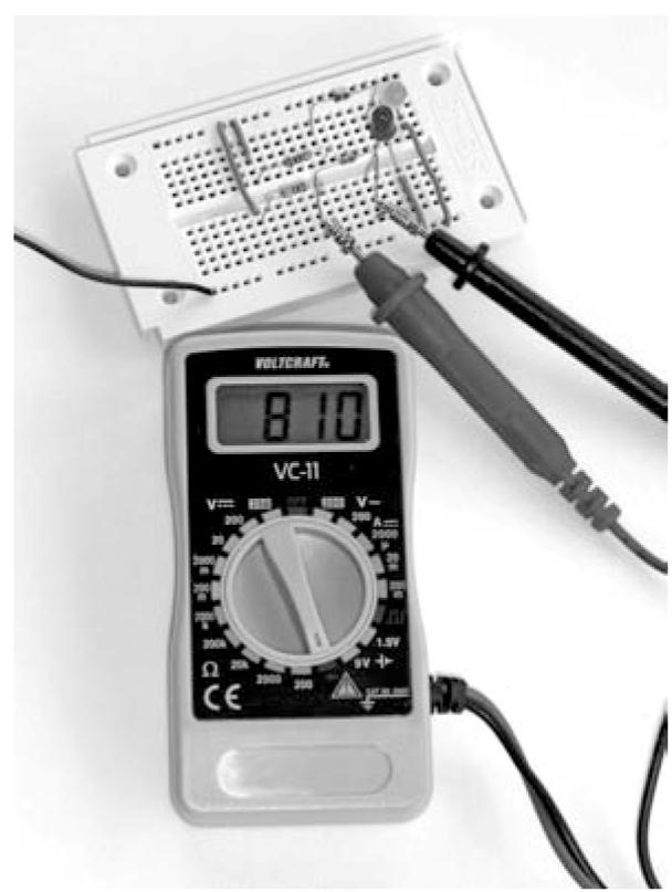 18. Testarea tranzistorilor Puţine sunt multimetrele care au funcţia de măsurare a tranzistorilor. Cu toate acestea este posibilă testarea funcţionalităţii lor de bază cu un multimetru simplu.