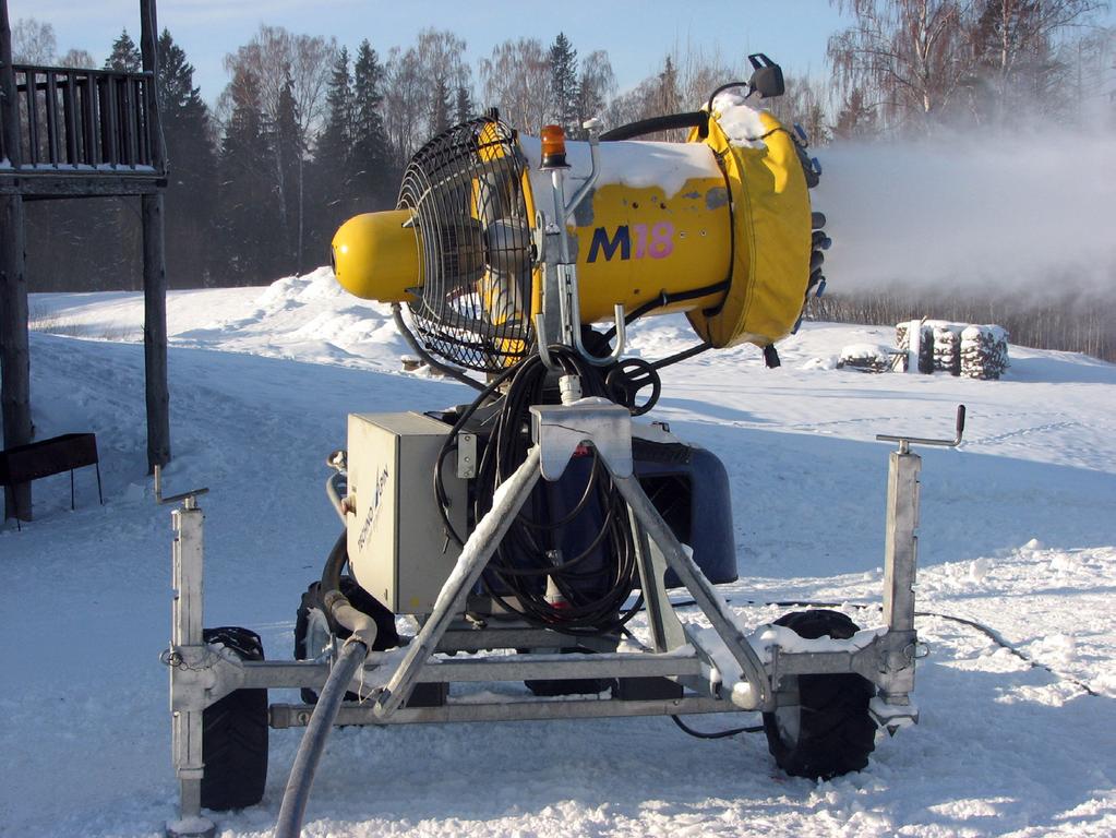 1 elektrodzinējs darbina ventilatora iekārtu, bet attēlos 4.2 un 4.3 redzams, ka elektrodzinējs palīdz slēpotājiem gan ar sniegu, gan tikšanu kalnā.