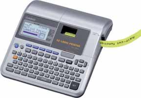 3-riadková tlač, rozlíšenie 200 dpi, 5 fontov písma, QWERTY klávesnica, 20 veľkostí písma, znaky pre 14 jazykov, 60 predinštalovaných log, horizontálna tlač, automatické vypnutie, tlačový náhľad,