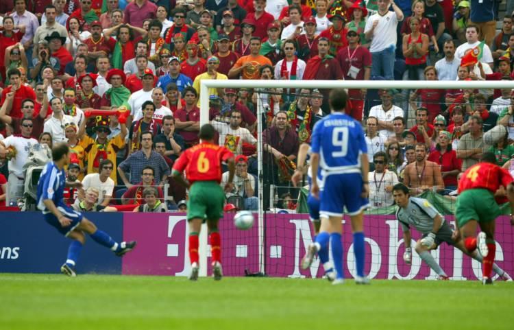 Εικόνα: Στην εκτέλεση πέναλτι, ο ποδοσφαιριστής κτυπά ακίνητη μπάλα, με σκοπό να της δώσει ταχύτητα και κατεύθυνση ώστε να σκοράρει.