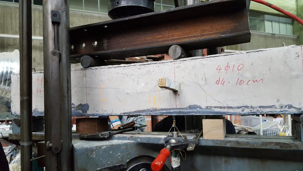 δοκός υποβληθείσα σε κάµψη τεσσάρων σηµείων Εικόνα 8 :