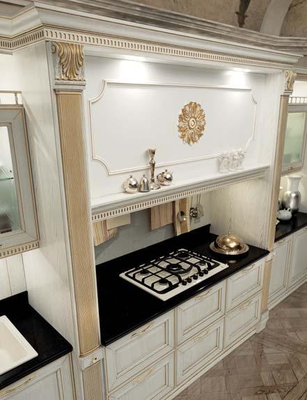 This process characterises all the elements of the Firenze model, such as the cornices, capitals and friezes on the 180 cm extractor hood and on the panels used on the island and peninsula units.