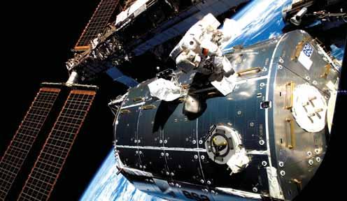 Aj napriek redukcii posádky na troch astronautov sa zvý - šila hmotnosť raketoplánu na 21 ton. Pre projektovanú raketu Ariane 5 to bolo priveľa a jej konštrukciu museli od základu prepracovať.
