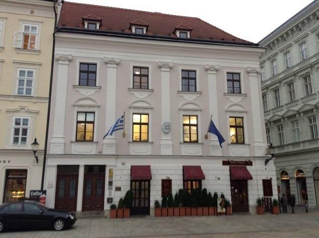 Sídlo gréckej ambasády na Hlavnom námestí v samom centre Bratislavy.