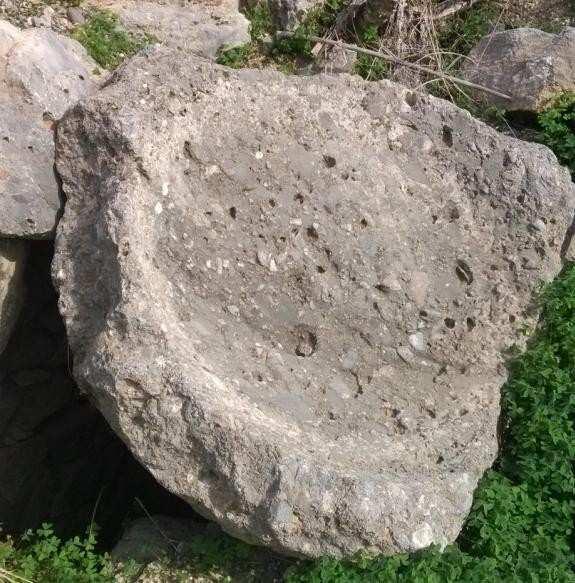 Πολλές είναι και οι αναφορές από περιηγητές, οι οποίες έχουν καταγραφεί σε βιβλία από τον 19 ο αιώνα. Ενδεικτικά αναφέρονται αποσπάσµατα από δύο βιβλία, γραµµένα στη γαλλική και την ελληνική γλώσσα.