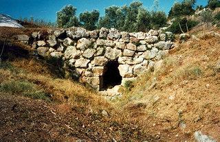 Οι Ρωμαίοι κατασκεύαζαν γέφυρες με ανοιχτά τόξα από πέτρα.