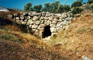 Οι Ρωμαίοι κατασκεύαζαν γέφυρες με ανοιχτά τόξα από πέτρα.