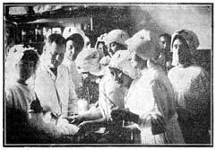31 Пренесување на ранети војници од пристаништето во Солун Aтина во Балканските војни 1912-1913. III-10. Состојбата на бугарската војска во Тра кија, опишана од еден Французин 24.03.1913. Кога се изнемоштени, луѓето лесно се разболуваат.