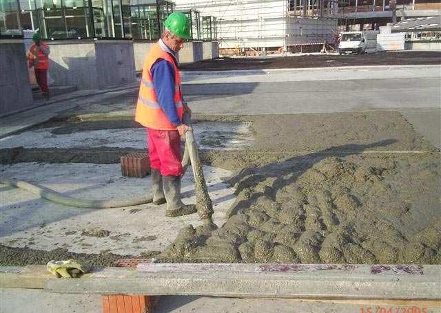 Nutná technologická prestávka 2-3 dni. Počas nej je potrebné chrániť povrch PsB zmesi pred predčasným a nerovnomerným odparovaním zámesovej vody.