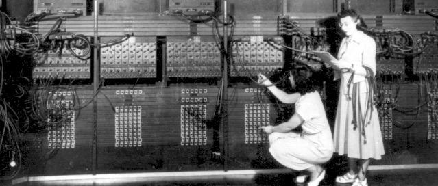 Elektronski računari koriste se od kraja tridesetih godina dvadesetog veka do danas. Jedan od prvih takvih računara (specijalnu namene rešavanje linearnih jednačina) 1939.