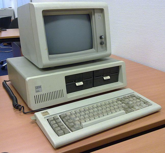 S obzirom na veliki uspeh IBM PC računara, uskoro se pojavljuje odreden broj klonova računara koji nisu proizvedeni u okviru kompanije IBM, ali koji su kompatiblini sa IBM PC račuanrima.