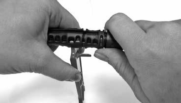 15) Σφίξτε το καλώδιο με το εργαλείο PV- MS-PLS και ένα κλειδί ροπής μ ένα κλειδί μεγέθους 17. (ill. 15) Tighten the cable with the tool PV- MS-PLS and a torque wrench with a wrench size of 17.
