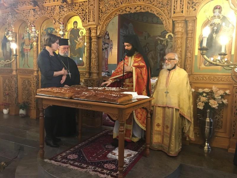 του Νέου Έτους 2018 στο Μόναχο. Μετά το πέρας της Θείας Λειτουργίας τελέστηκε η ακολουθία Κοπής της Βασιλόπιττας από τον προϊστάμενο του Ναού, Αρχιμανδρίτη π.